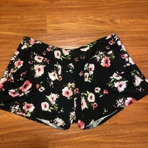 FLORAL SHORTS